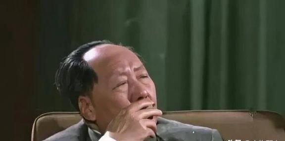 为啥不收拾日本？毛主席早道破关键，不是怂是顶级大格局！毛主席早把底说透了：“