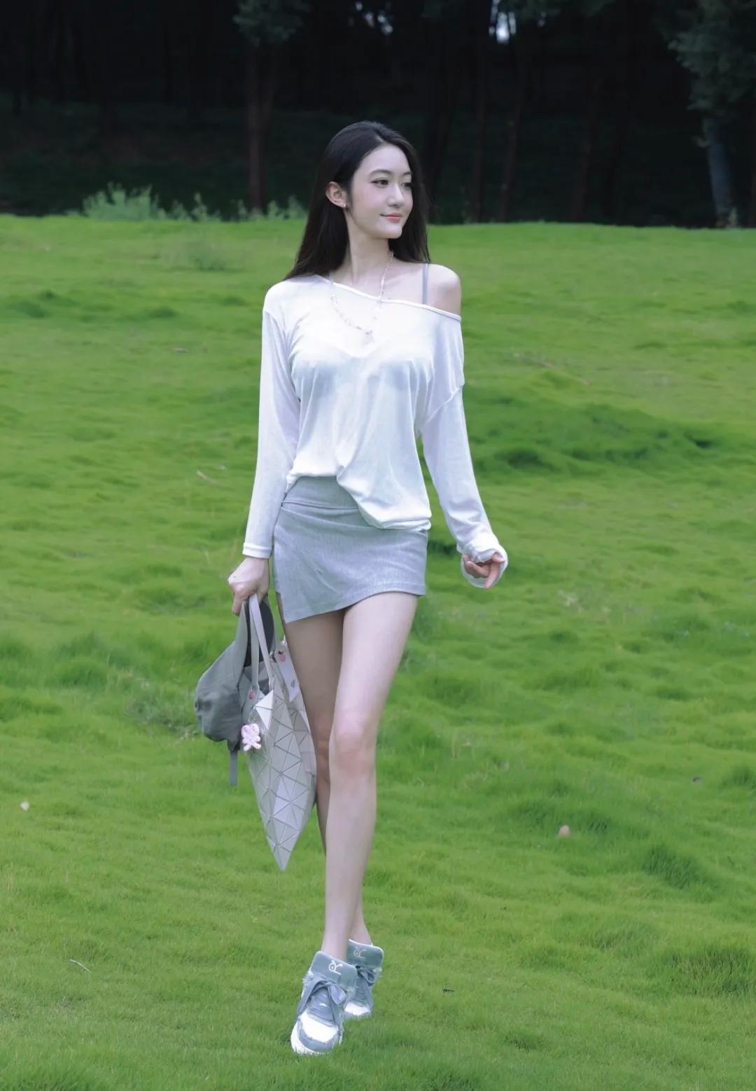 清新自然，漫步绿野，感受大自然的美好。