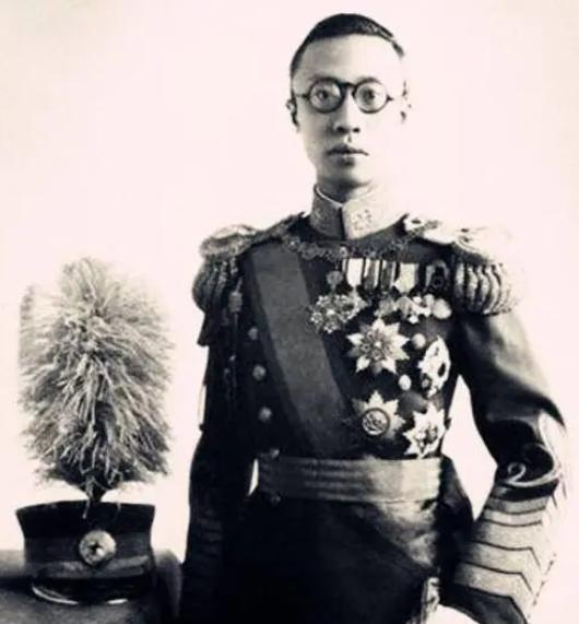 1967年10月17日，溥仪病逝于北京。面对如何为他安排后事的问题，家人无从下手
