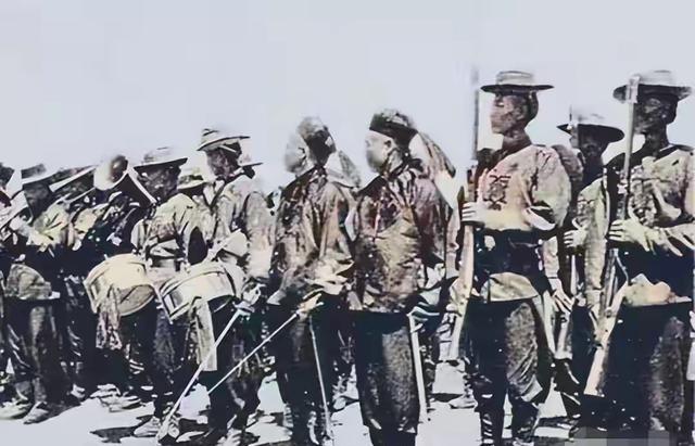 清朝灭亡以后，给民国留下了一套完整的军事体系，16万新式陆军，全部交给了民国。