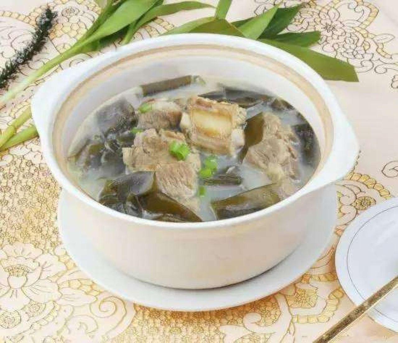 中老年要“养骨”，少吃萝卜土豆，多吃排骨海带汤，强筋骨，腿脚有劲谁能想到，平