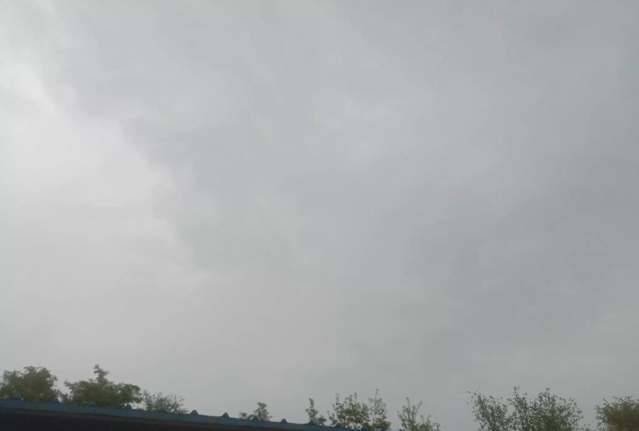 终于下雨了，天，马上凉快了！今日朝阳，温度26度，小雨转中雨，局部大雨。降雨
