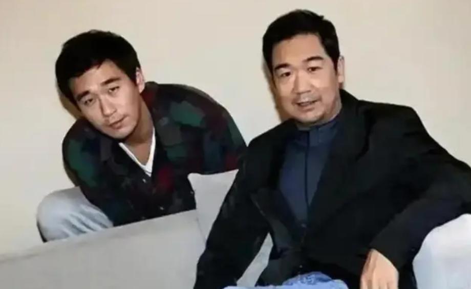 如今43岁还在啃老的张默，撕掉了张国立最后一丝体面！ 自己可以自立的，独立的