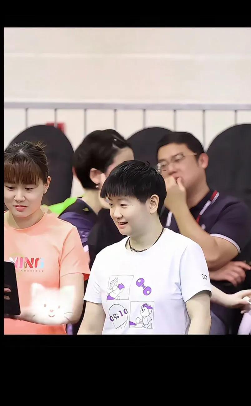 哎妈呀，莎莎幸亏是女孩儿呀！要是男孩，妻妾成群呀！[捂脸哭][捂脸哭][捂脸哭]〈好