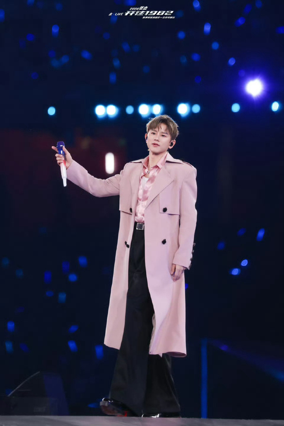 这下真坐上张杰的列车了张杰也太宠粉了吧！直接在鸟巢喊歌迷上车，还安排了JZ20