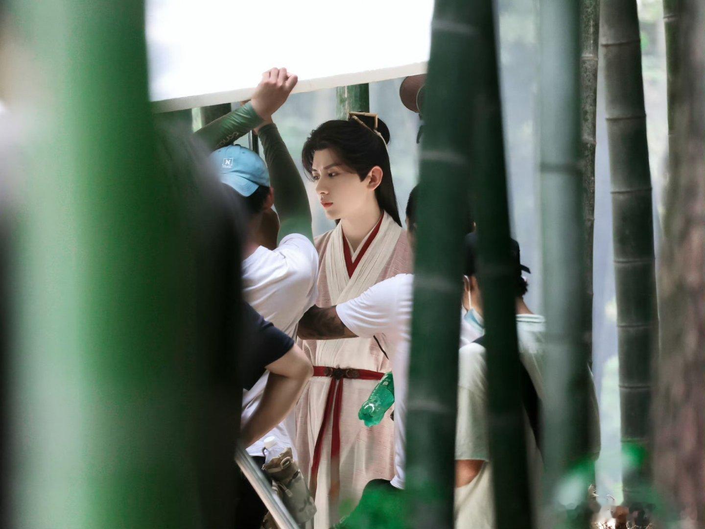 成毅23年的《莲花楼》抖话题播放量破300亿了，成毅真牛！不愧是民选大爆剧，李