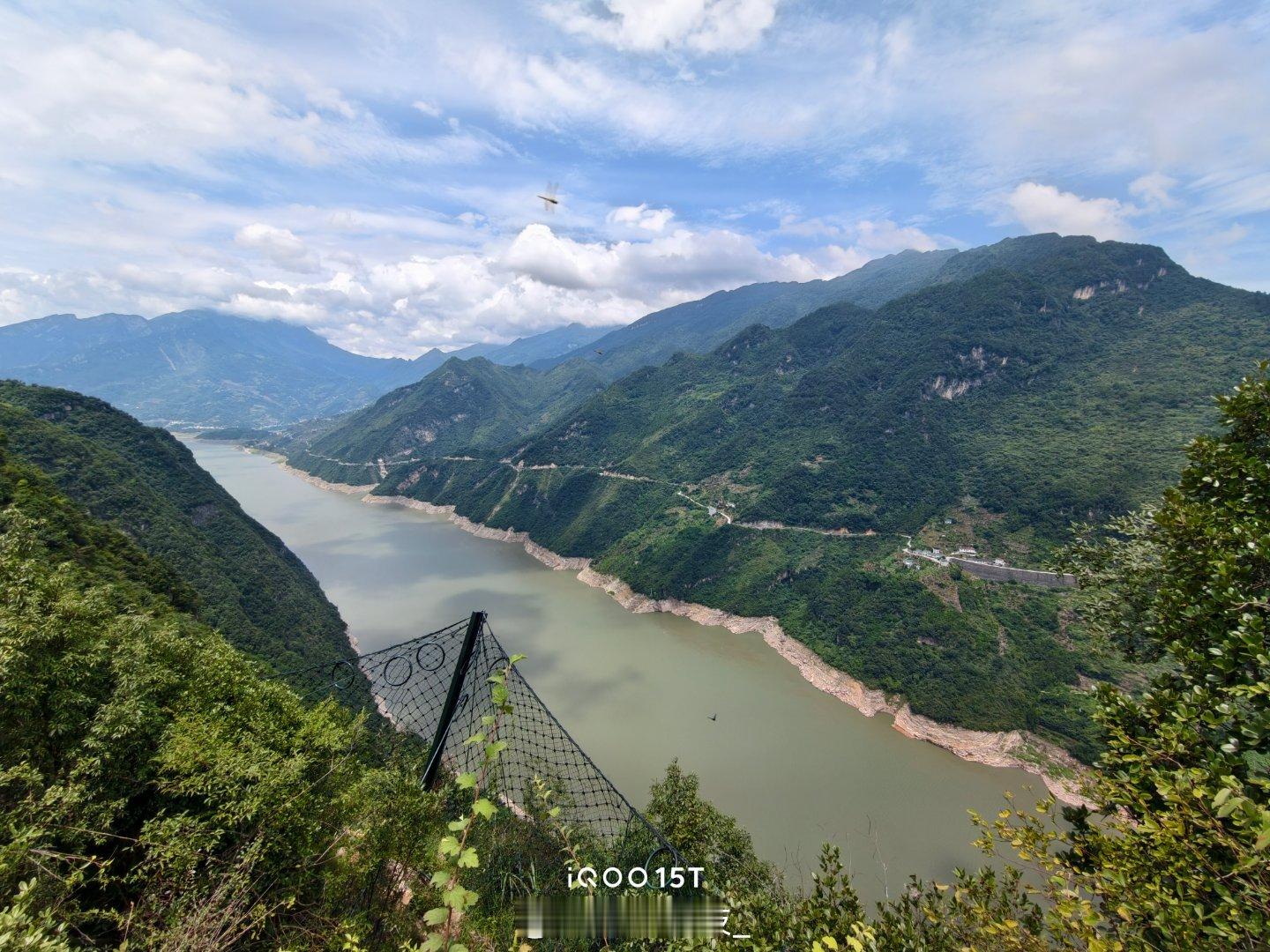 带你看鹰嘴崖！iQOO15TiQOO15T拍照是真的牛雄奇峡谷风光原图直出，大