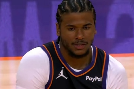 杰伦格林这两场后撤步中距离，转身中距离，后撤步三分，持球三分，变相突破，加速突破