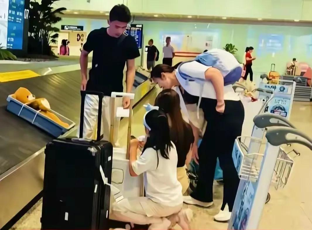 谢爸曾回复给郑琴买的车多少钱谢妈已回国谢浩男未同行直接回学校网友：确实是厚