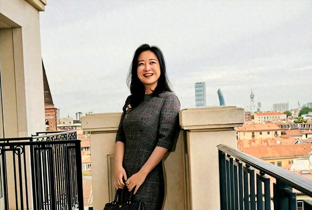 贾玲这是真“飘”了？两部电影票房超88亿后，她直接把自己“藏”起来了。其实啊