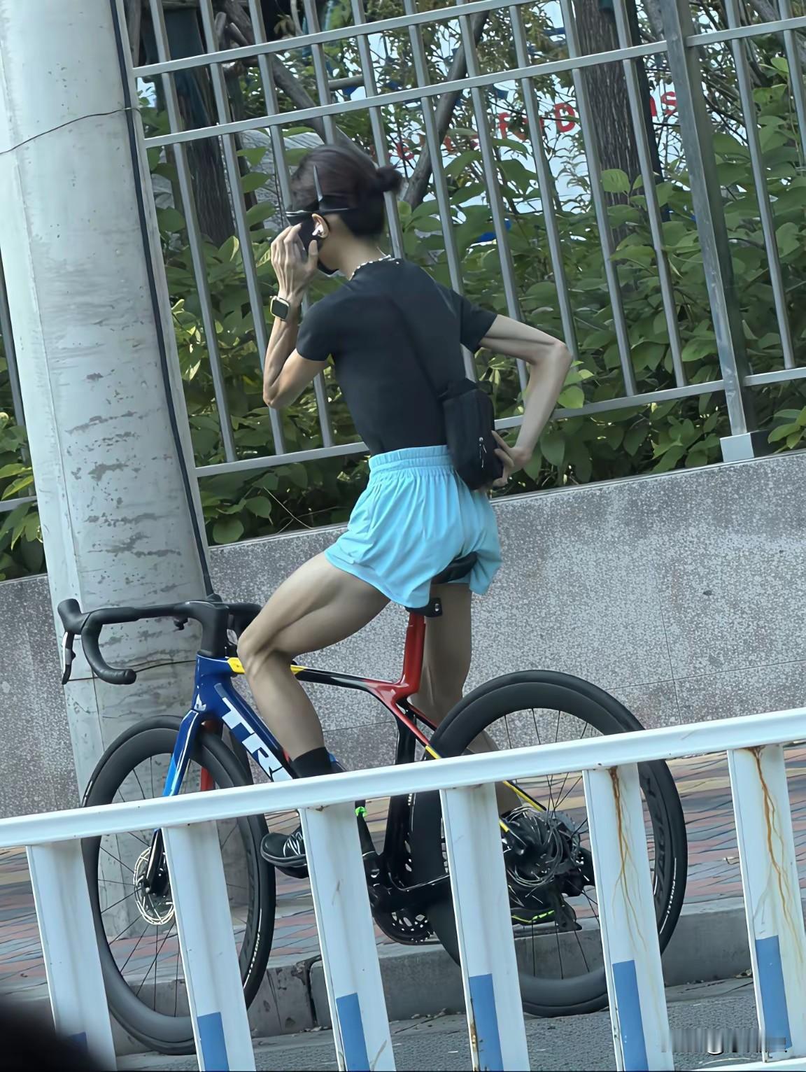 高强度锻炼，腿肌肉发达。一点脂肪都没有，这是好事还是坏事。当医生的人说，高强