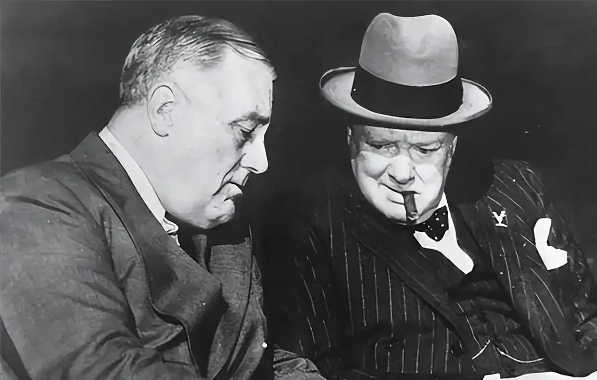 罗斯福说了一句话，把整个二战的逻辑都点透了。1943年的某个夜晚，罗斯福坐在