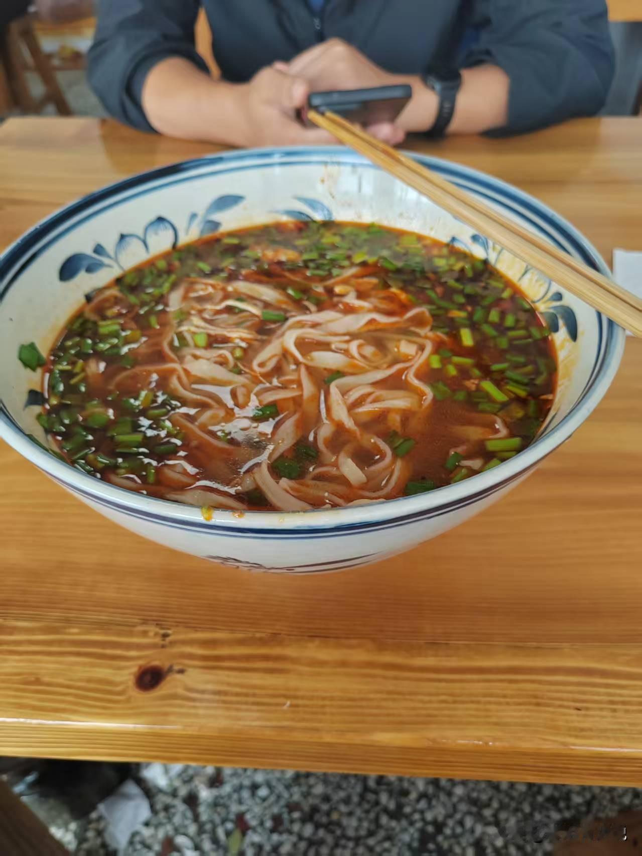 这家面名不虚传9月29日，坐标西安。今日出差渭北工业园，突然想起网友推荐临潼区