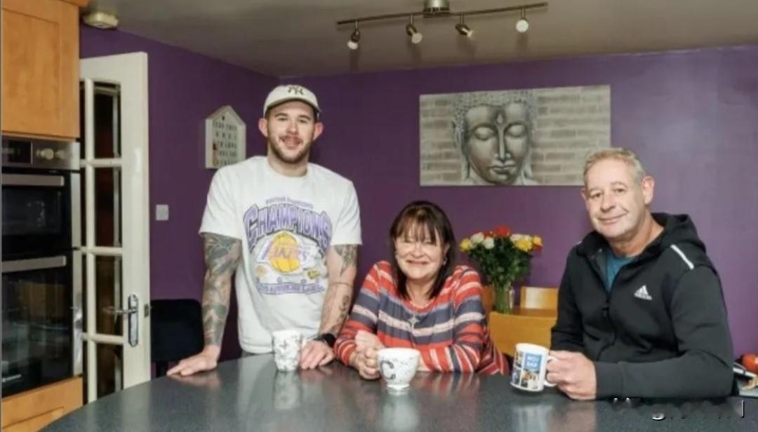 别再说国外年轻人独立了！英国近3成年轻人，照样跟爸妈同住。一直以为国外年轻