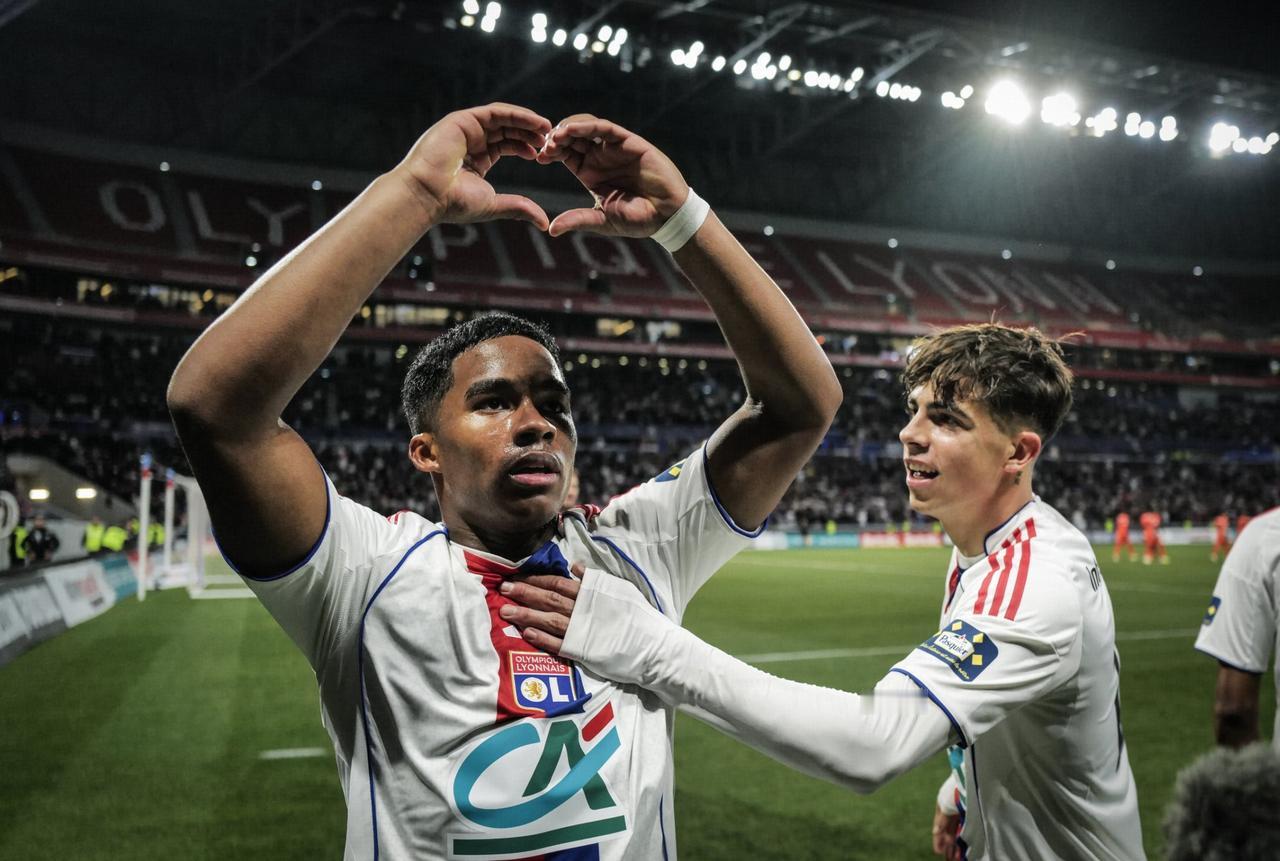 19岁的巴西天才恩德里克用一记阿德式的爆射破门带领里昂挺进法国杯八强！冬窗从皇马