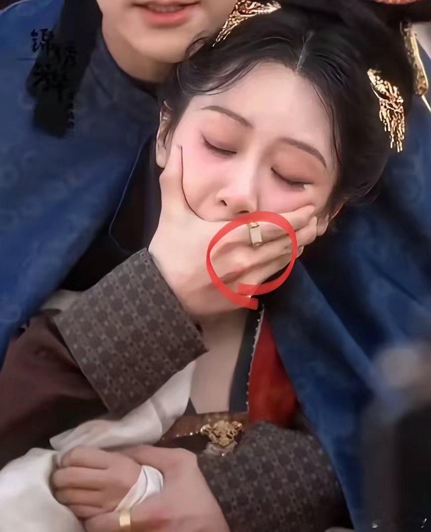 万万没想到，《锦绣芳华》饰演“刘畅”这个角色的魏哲鸣，拯救他的不是帅气的脸，也不