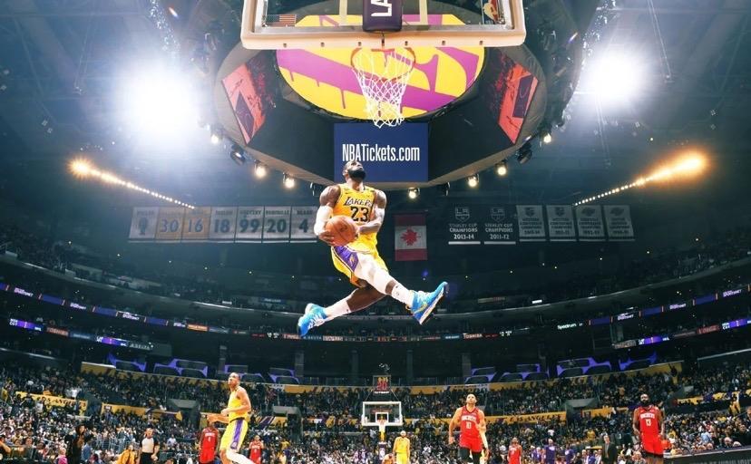 湖人输马刺，锅甩给老詹老了？你看这两个联盟倒数的数据，才是扎心真相！本赛季湖