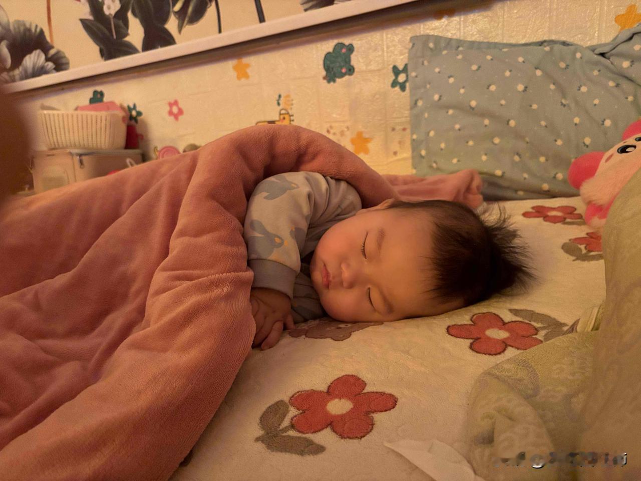 一晚上夜醒20次老母亲熬不住了宝宝从6个多月开始就夜醒频繁以为出牙就开始