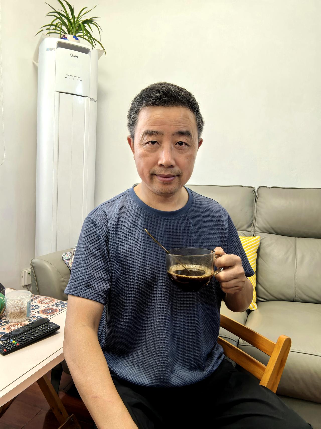 我有40年酒龄，今天，是我滴酒未沾、成功戒酒的第296天。昨天听说，我相熟