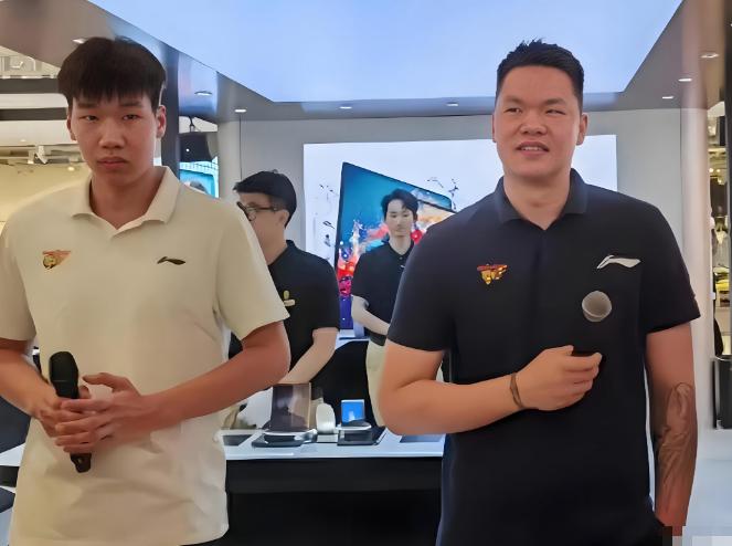 当初执意离开广东男篮，如今在NBL都打不上主力？彭士峻的决定让人唏嘘最近一场对