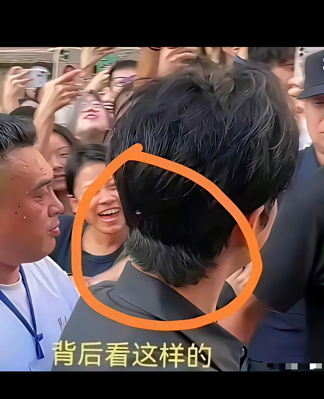 黄晓明这假发看前面应该是不便宜，看后面毛毛躁躁的像便宜货