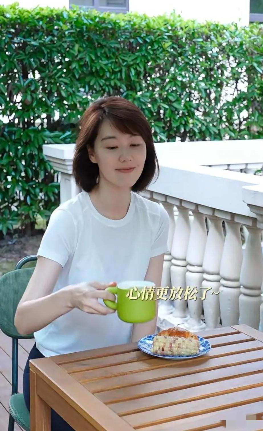 42岁主持人王冠晒豪宅，嫁豪门后住上海三层别墅，一组看上去普通的杯子价格竟然是3