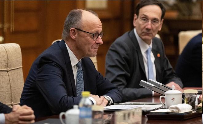 2月25日，默茨访华的第一天，就获得一笔“超级订单”，120架空客飞机，让默茨合