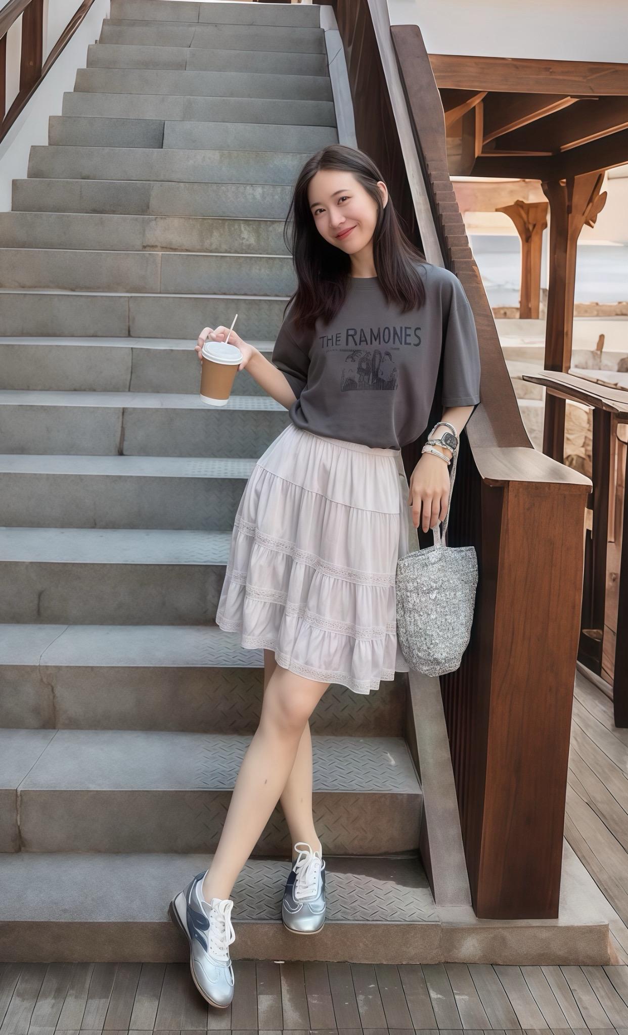 一键解锁复古少女力，韩系穿搭天花板来啦。把90年代画报穿在身上！柔软纯...