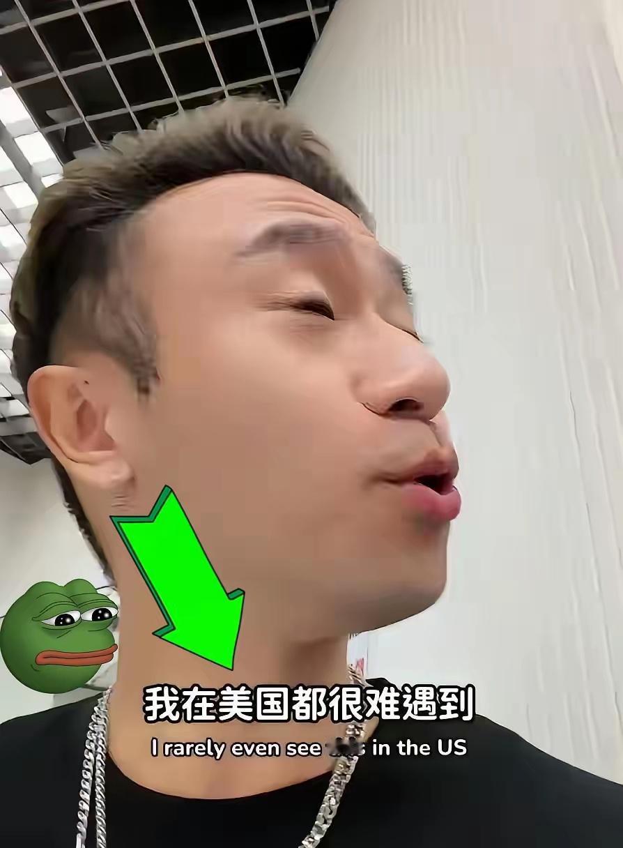 弯弯歌手林中宣来上海演出，把新买的羽绒服放在卫生间外边的洗手台上，丢了。​羽绒服