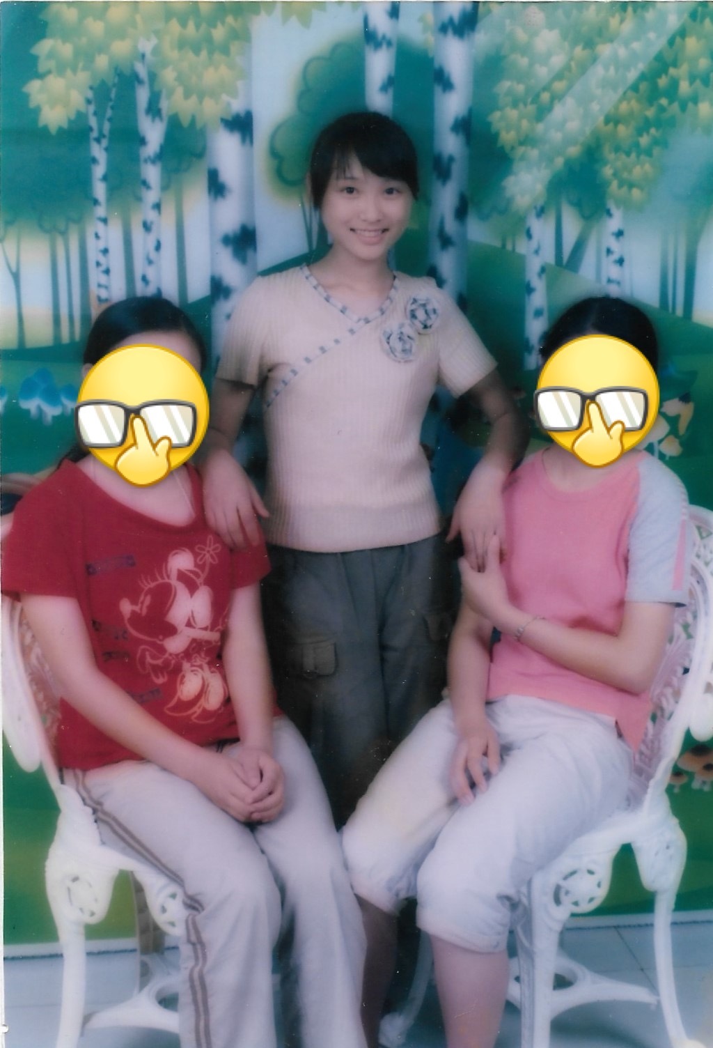 最近的Ai主要就用来修复老照片了。我给你们说我媳妇儿是袁泉重庆本泉你们信了吧