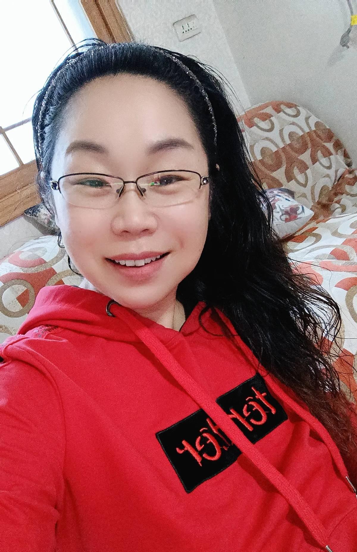 我47岁，工资1500多。老公失业了，现在急需要再找一个副业。同事说跑外卖要爬二
