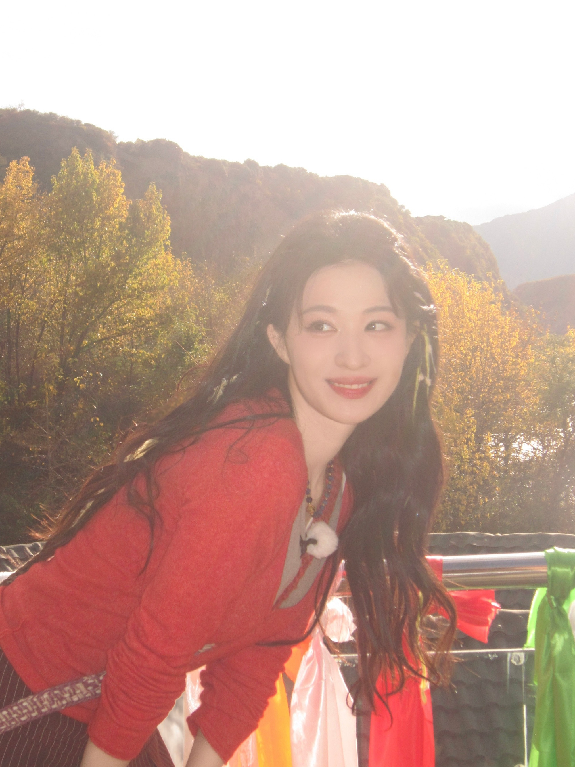 工作室更新物料充满电的🚢好有活力！红衣好亮眼好明媚！看到美女心情好好