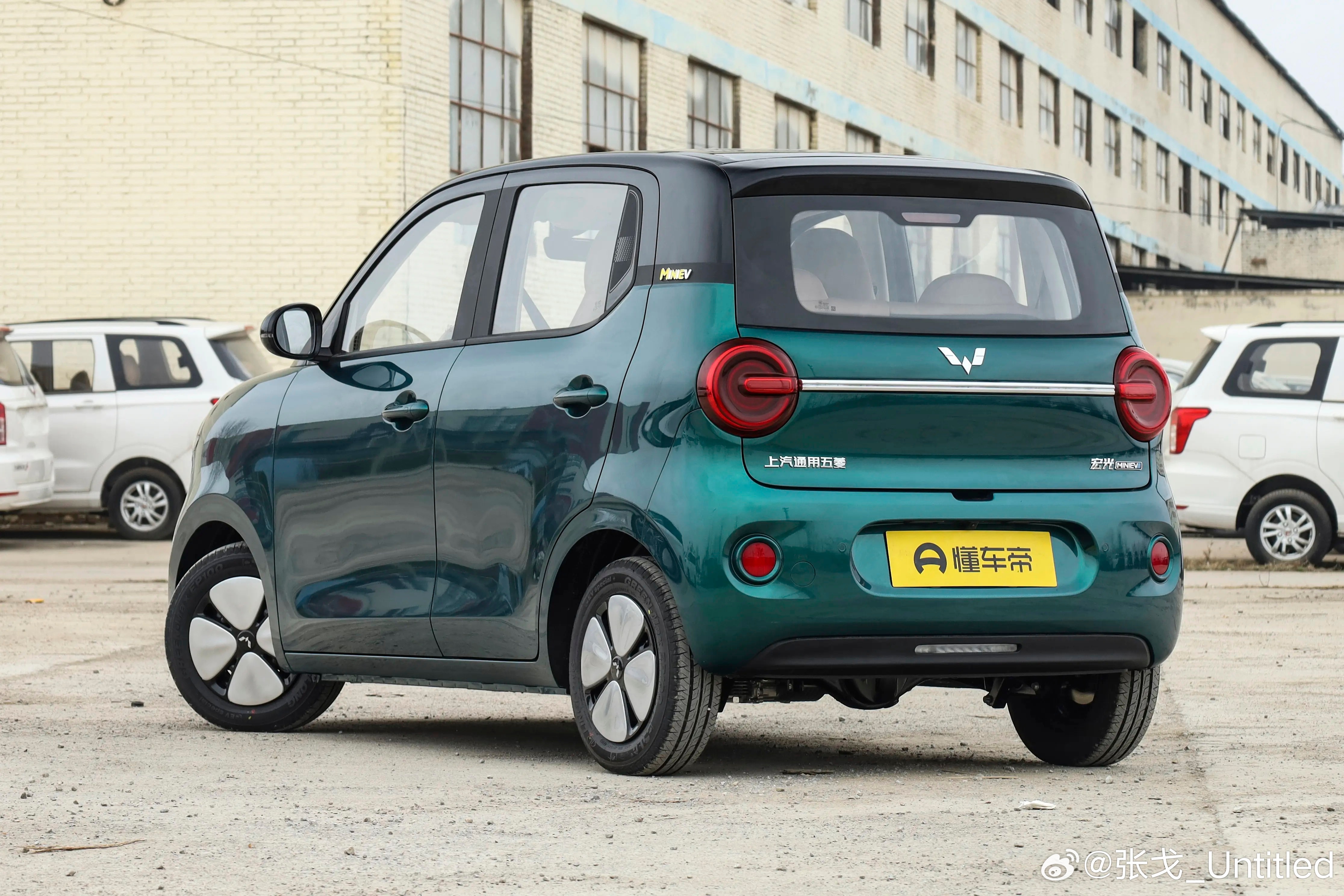 最新款的宏光miniEV比老款设计精致了很多有点儿精品小K的味道了用豆包预