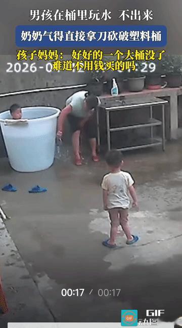 小孩子把司马老奶奶惹怒了。第一D就已经造成漏水，为何还要补几D？估计是司马奶奶