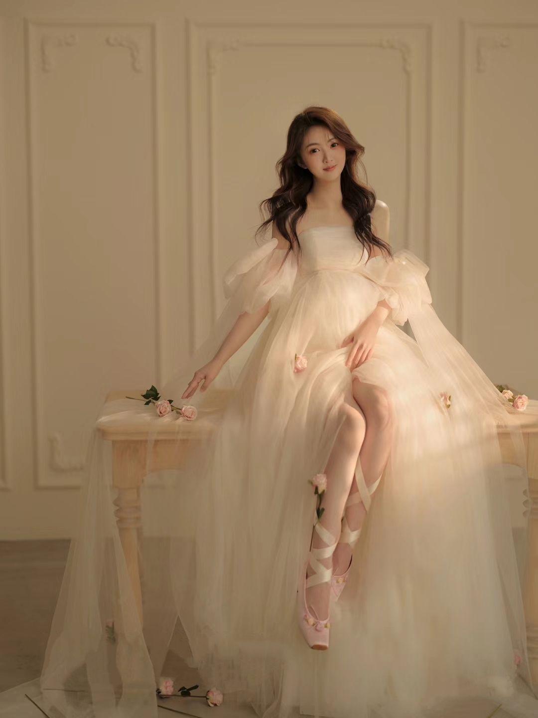 花落人归处，梦回旧时春。美女高清写真