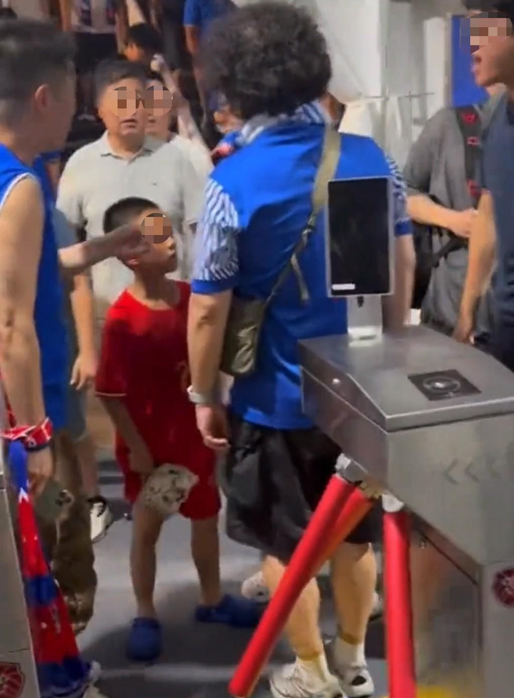 8月18日深夜，主持人韩乔生直接在社交平台怒怼发声：“首先是中国人然后才是球迷，