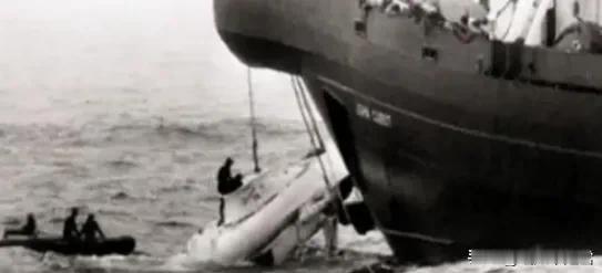 1942年，一个中国小伙掉入北大西洋，靠喝鸟血、吃鲨鱼撑了133天，然而，一架路