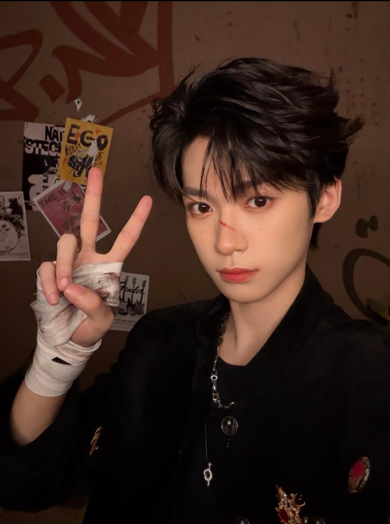 与梓渝奔赴一场音乐之约2025年11月17日，瑞鹤娱乐官宣了梓渝“游点意思”