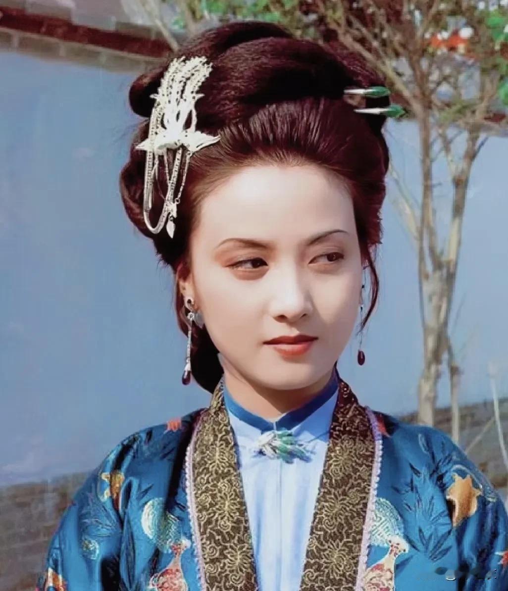 曹雪芹的伟大之处在于：他是一个生活在18世纪的贵族男性，他写了一本叫《红楼梦》的
