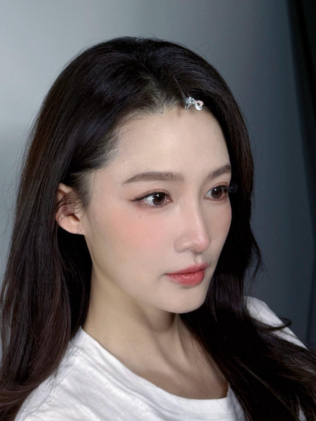 李沁miumiu李沁低调出发巴黎时装周MiuMiu女郎出发啦～🤎