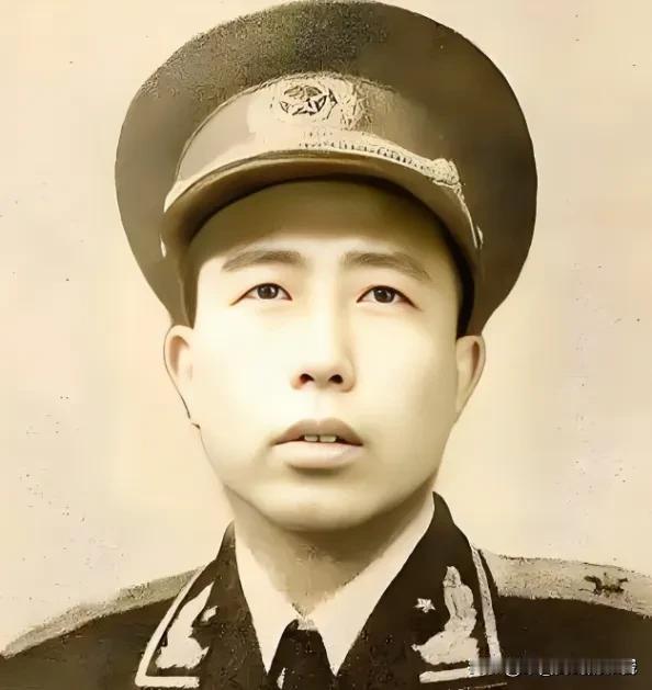 1943年秋天，苏南有个保长，硬生生从汉奸手里抢下一个人。那是个年轻女人，被
