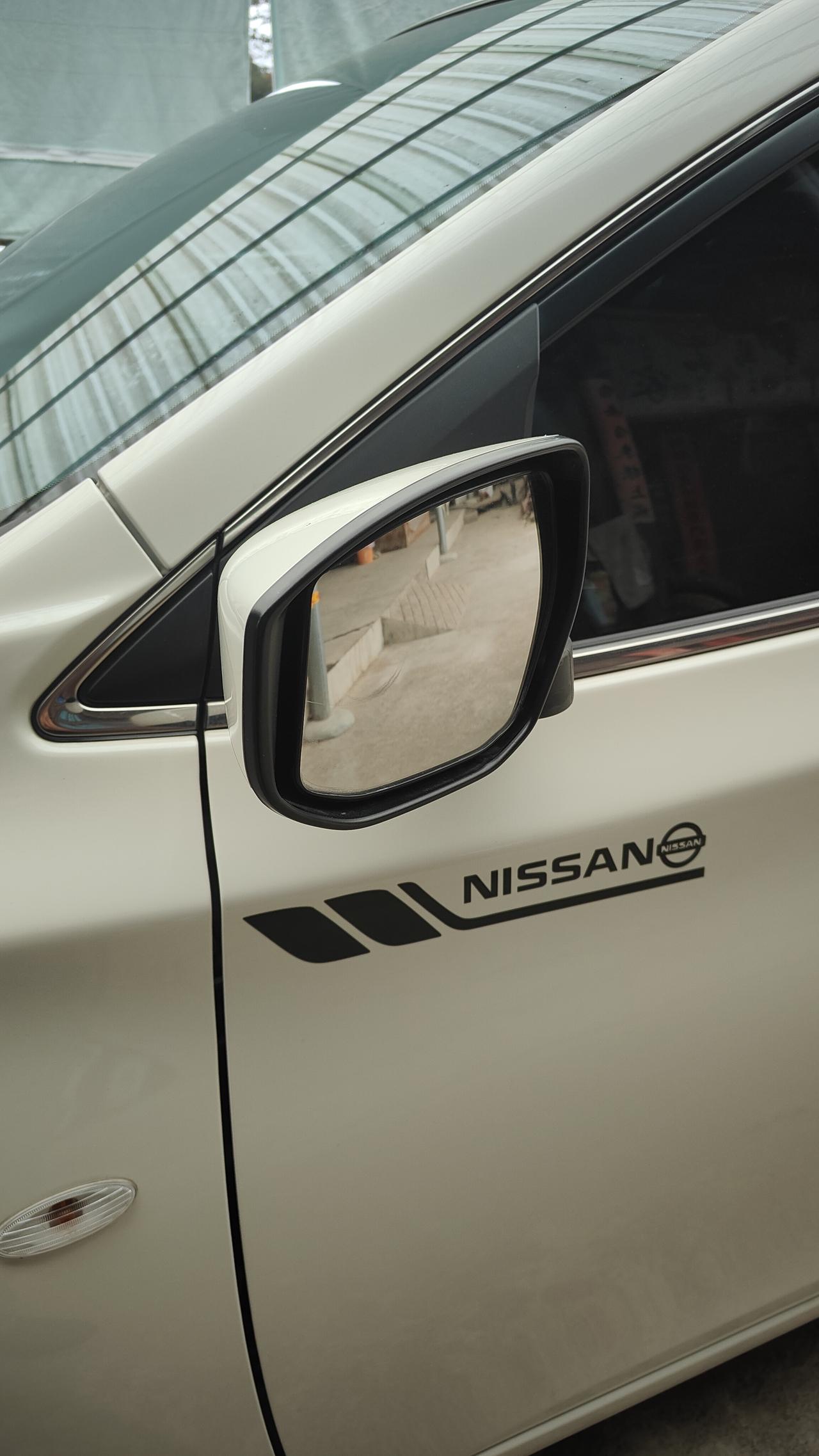 今天开出去车被刮了后视镜都被刮歪了这修好不得好几百啊