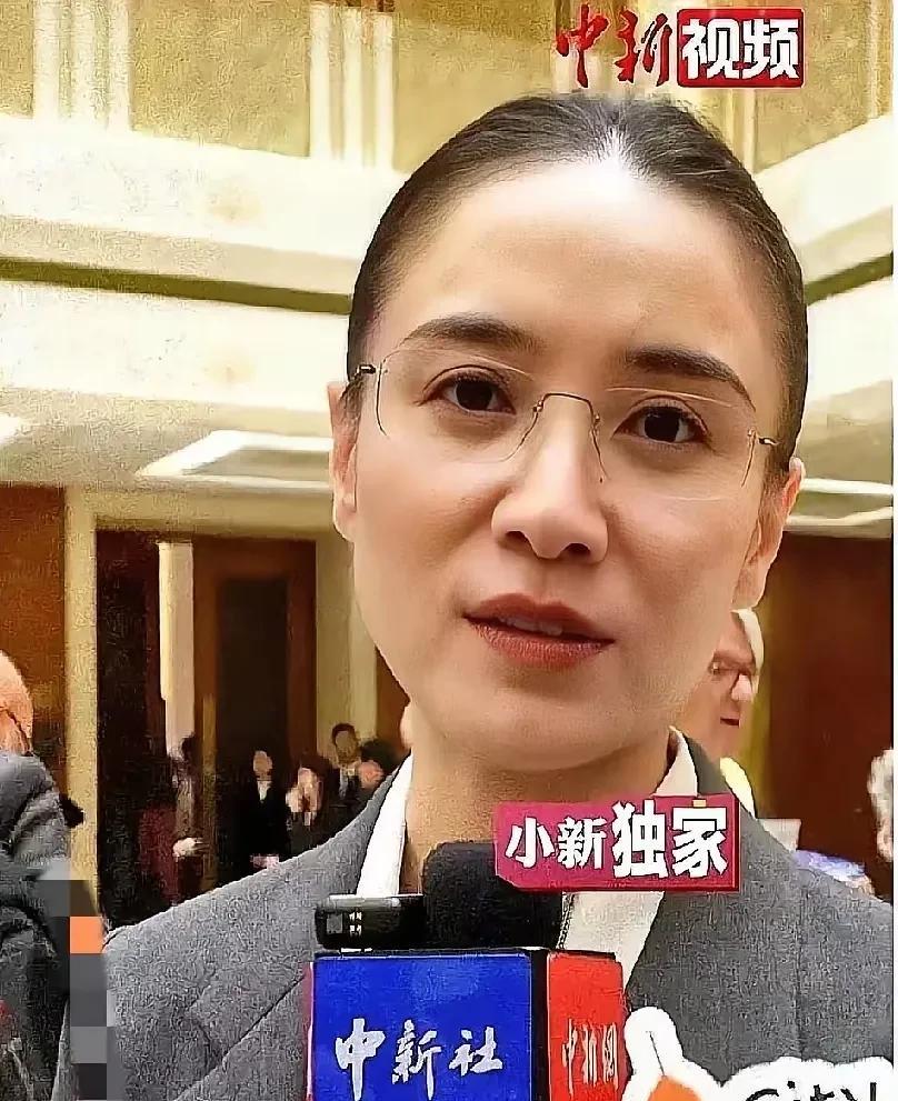 文化是无法伪装的，真正拥有文化底蕴的人是无法通过简单的表演来展现的。以宋佳为例，