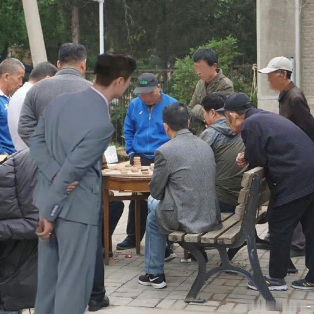 找了半天才找到王一博在哪[笑着哭][笑着哭]​​​