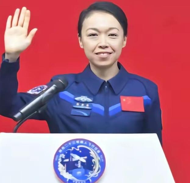 黎家盈飞天圆梦，我不眼红。名校博士，我也不羡慕。我真正打心底里羡慕的，是黎家盈拥