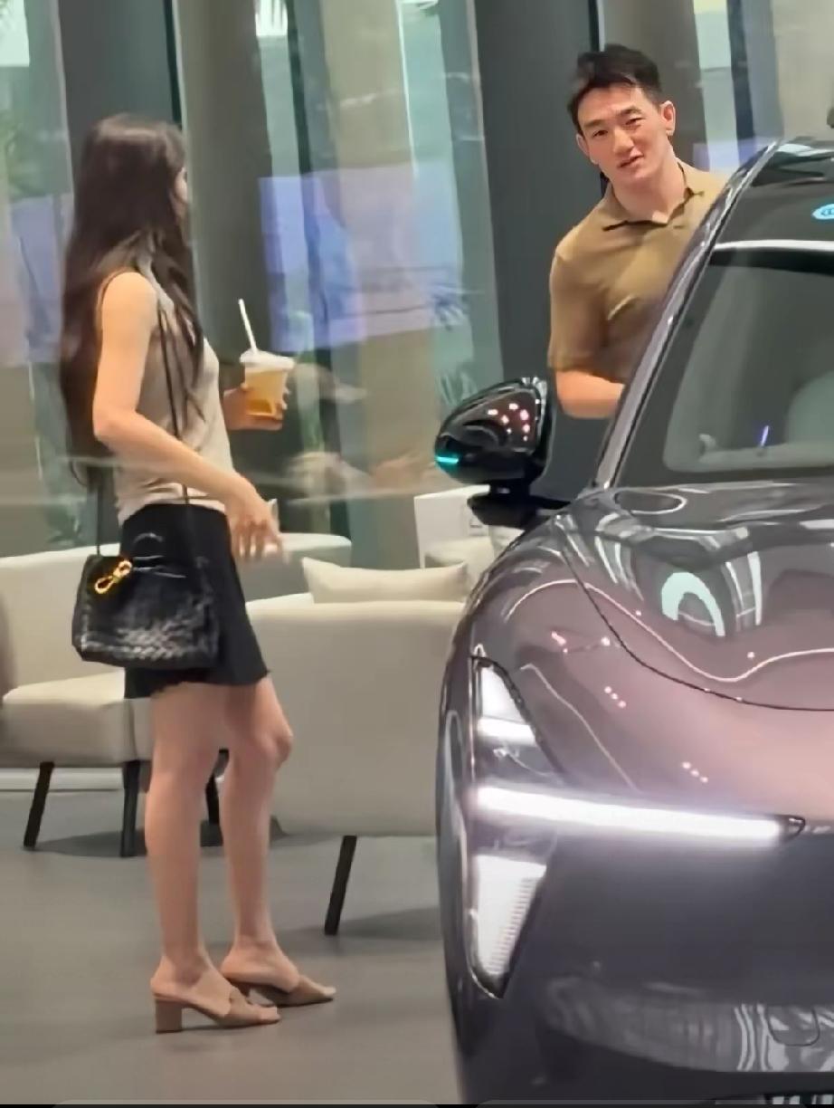 张馨予给所有女明星上了一课，挣再多钱不如找个靠谱老公。挣钱再多也是一日三餐