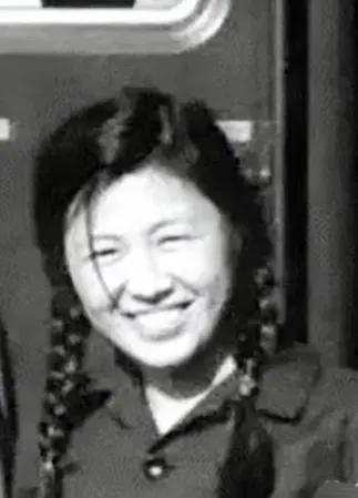 1977年，谢静宜被开除党籍，1983年被免于起诉，职务与待遇全无，1989年恢