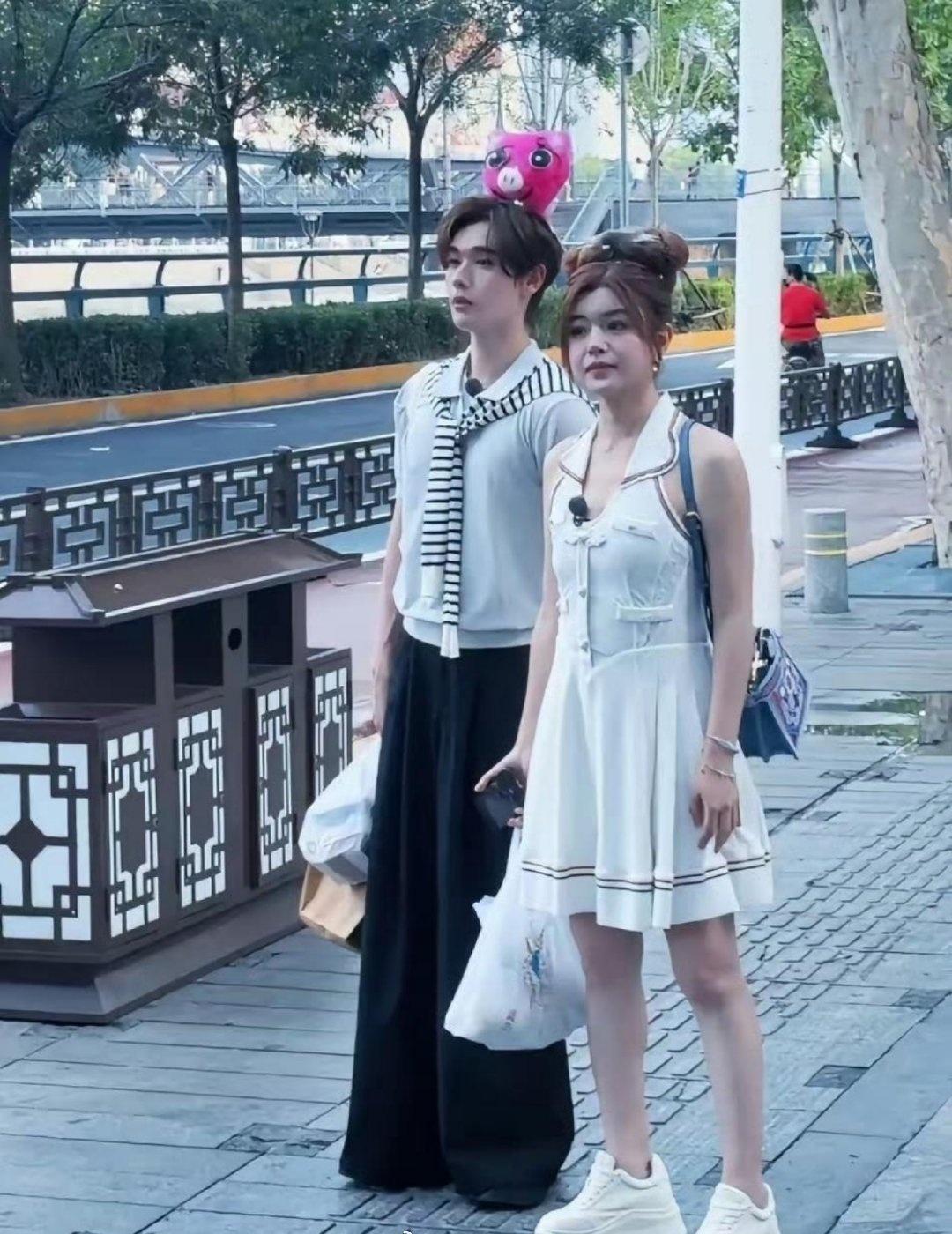 最服陈妍希，43岁了，从头到脚少女装扮，但一点都不违和​​​​