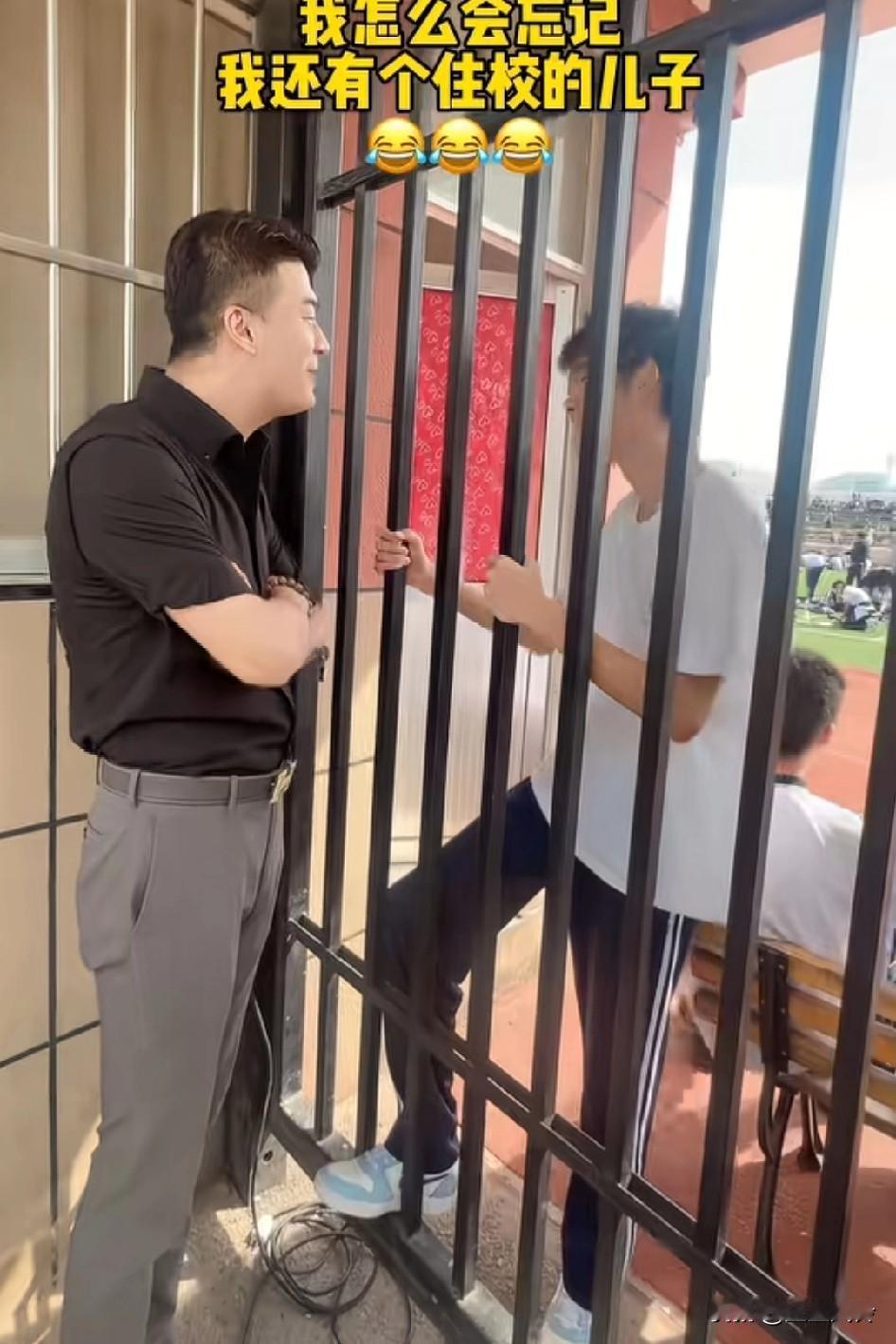你们会忘记有儿子还在住校吗？一年忘记充饭卡几次，直到他有次问，妈妈，你是不是忘
