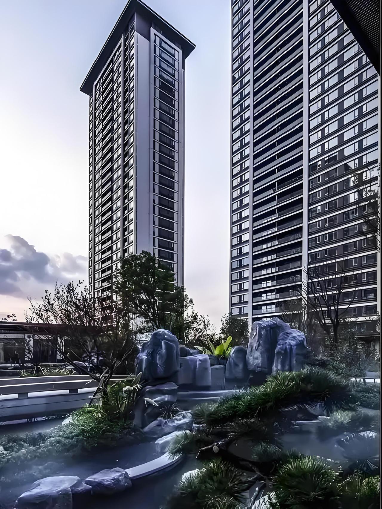杭州建发紫璋台楼盘，当年万人摇号，现在只要200多万就能买到了。当年是多少价格？